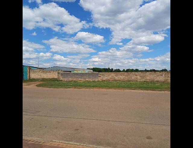 LAND FOR SALE IN KLIPRIVIERSOOG